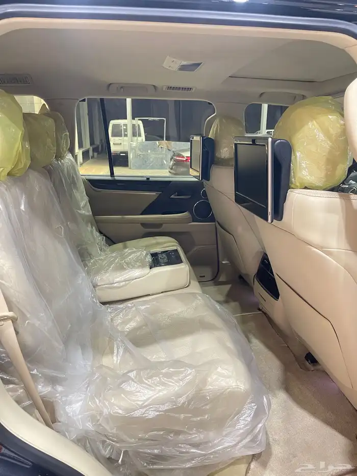 جيب لكزس ال اكس 570 موديل 2020 13