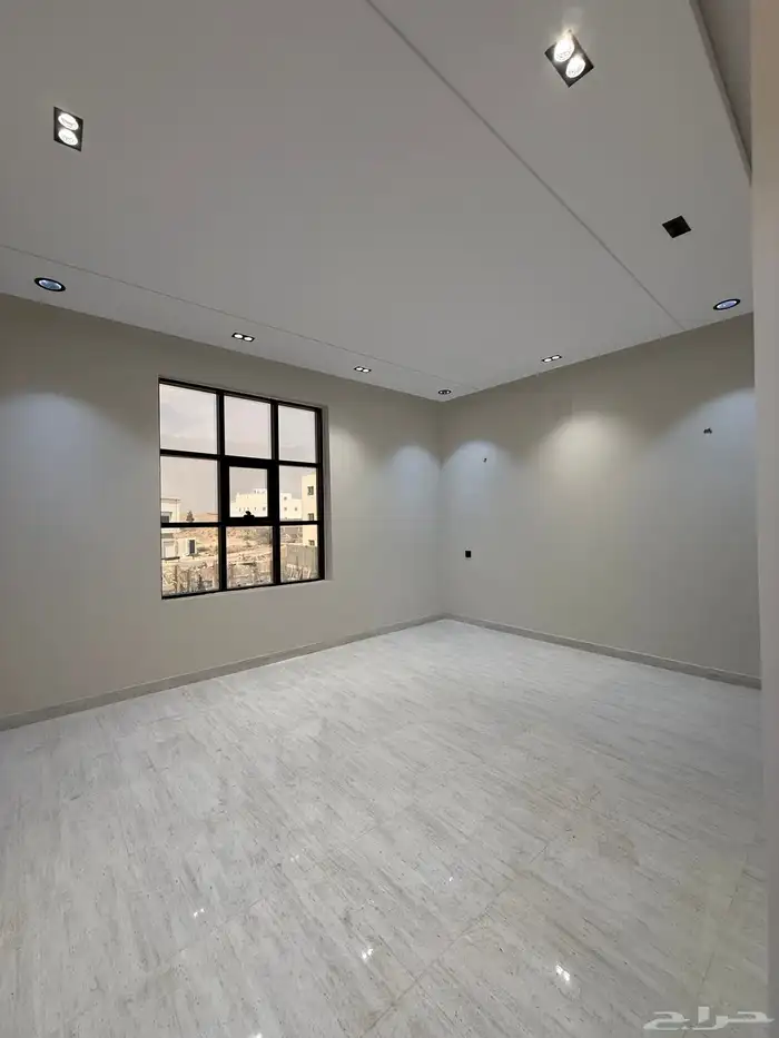 للبيع روف 9 غرف طريق أبها الخميس مقابل نادي ضمك بسعر 750الف 7