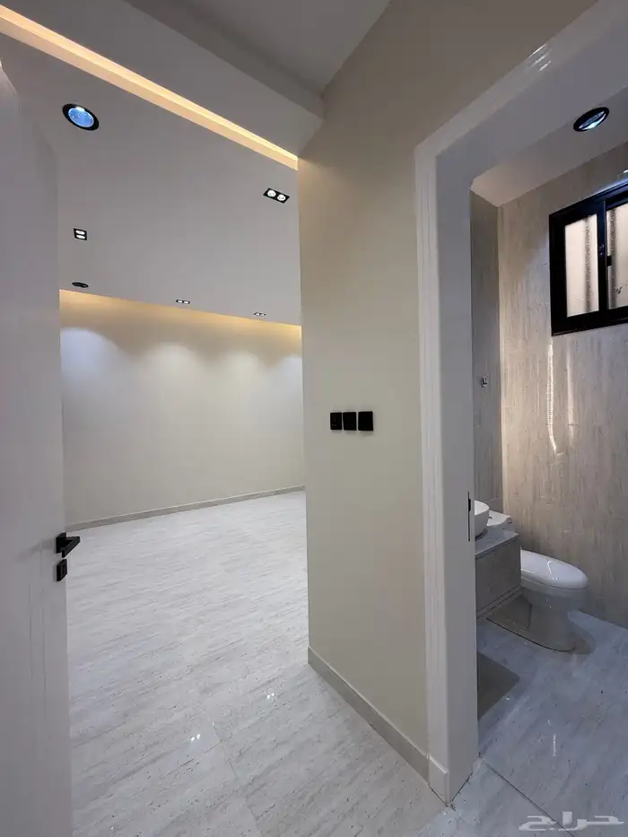 للبيع روف 9 غرف طريق أبها الخميس مقابل نادي ضمك بسعر 750الف 20