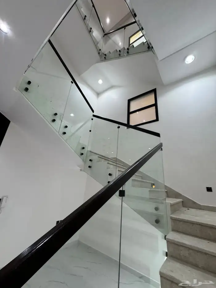 للبيع فيلا حي العزيزيه الخبر مساحه 480 م 19