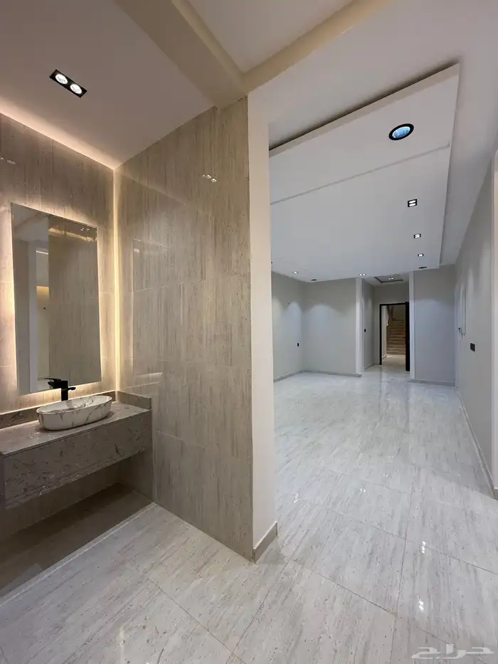 للبيع روف 9 غرف طريق أبها الخميس مقابل نادي ضمك بسعر 750الف 18