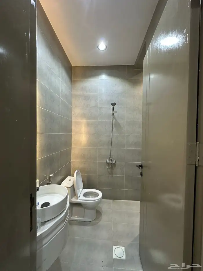 للبيع روفات وسيعة تبدا من 650 الف بالخميس 11