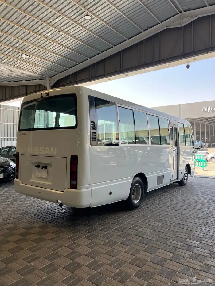 للبيع باص نيسان سيفيليان بنزين موديل 2010 ممشي قليل 5