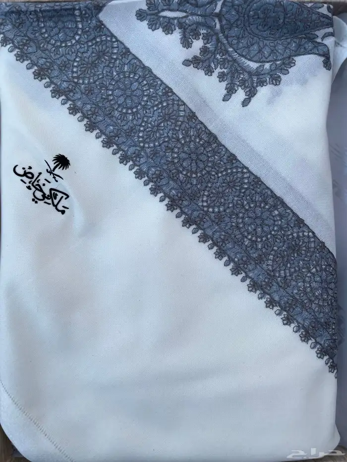 غترة ملكي خاص كارتير جيفنشي 1