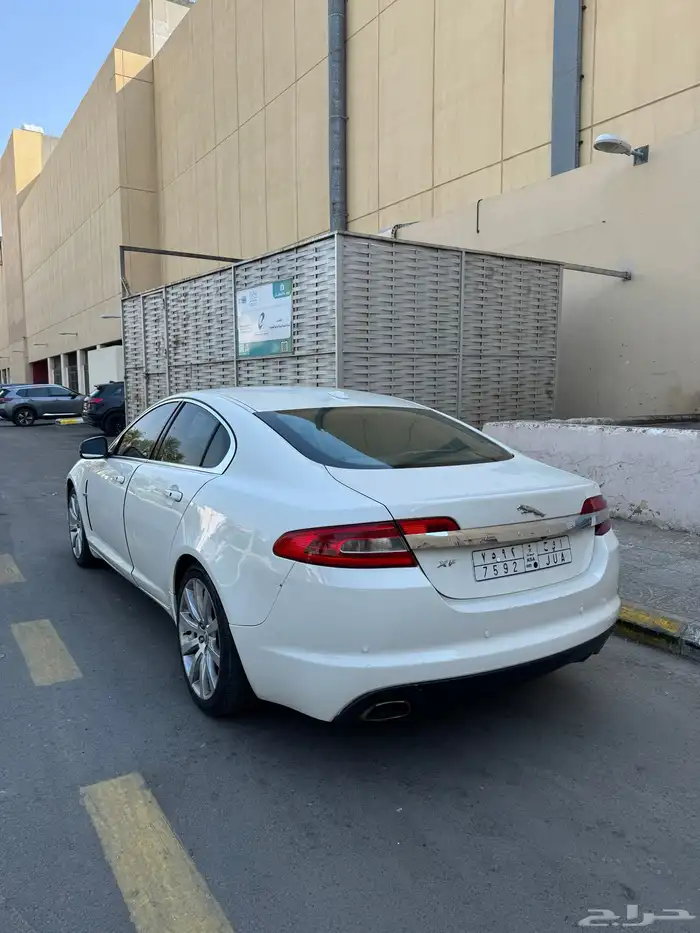 جاكوار XF 2010 2