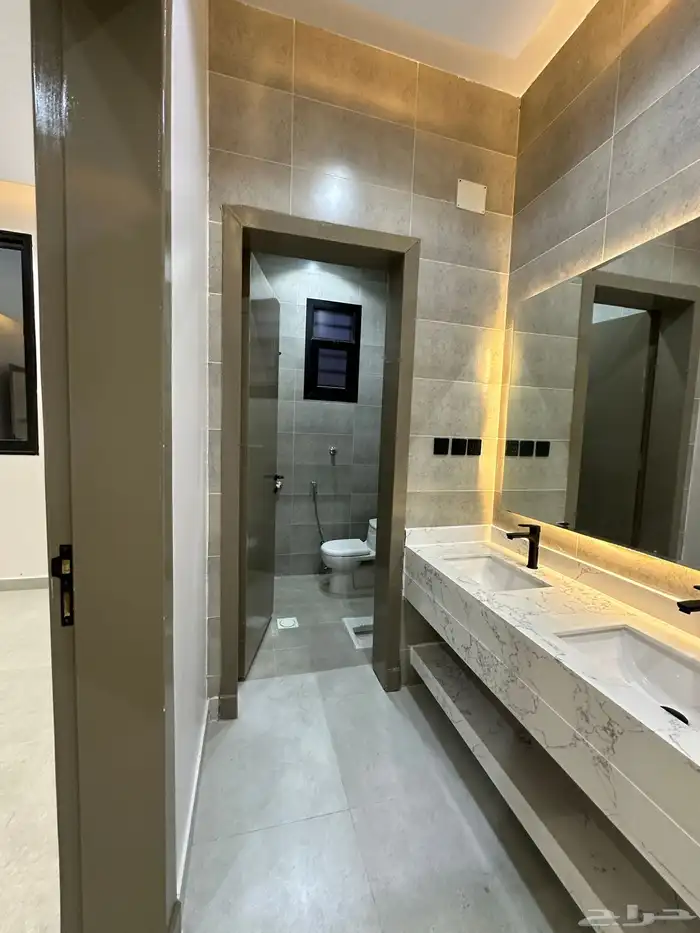 للبيع روفات وسيعة تبدا من 650 الف بالخميس 4