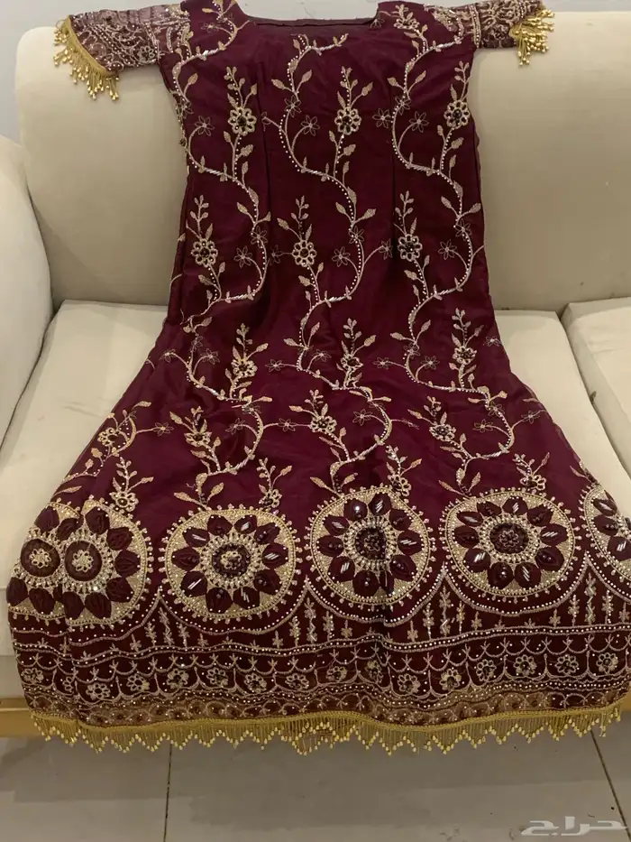 فستانين واحد ميل وشال والثاني ثوب عادي مع شال 4