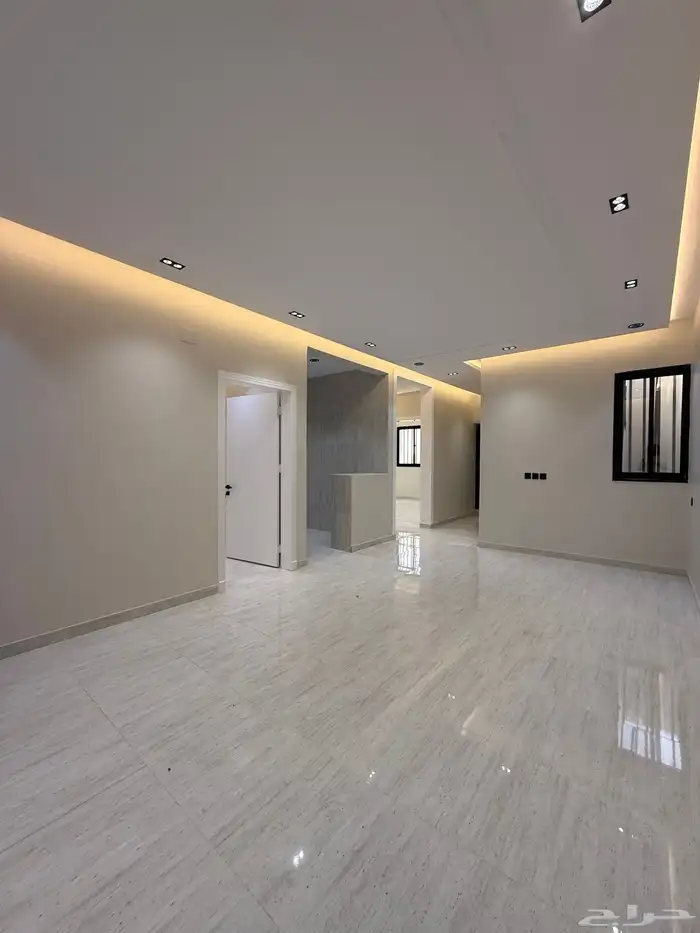 للبيع روف 9 غرف طريق أبها الخميس مقابل نادي ضمك بسعر 750الف 38