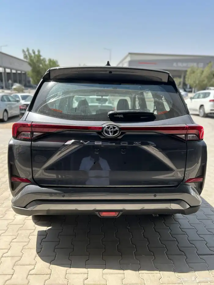 تويوتا فيلوز GLX بنزين فل كامل 2025رمادي 71900 شامل الضريبة 3