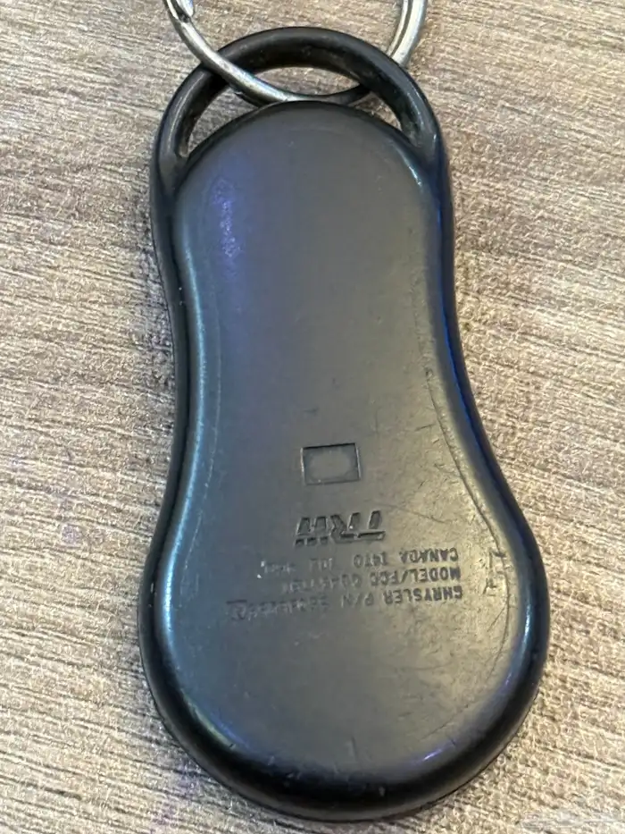 قاعدة بطاريه جيب شروكي وريموت اصلي وكاله 2