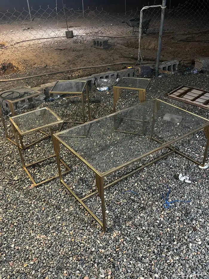 طاولات للبيع 1