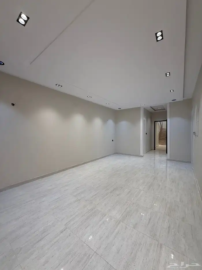 للبيع روف 9 غرف طريق أبها الخميس مقابل نادي ضمك بسعر 750الف 15