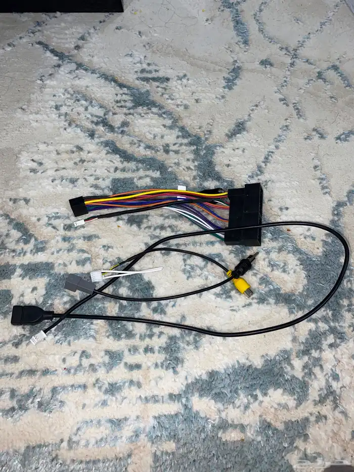 شاشه للبيع ومعها ديكور اكسنت 18-23 2