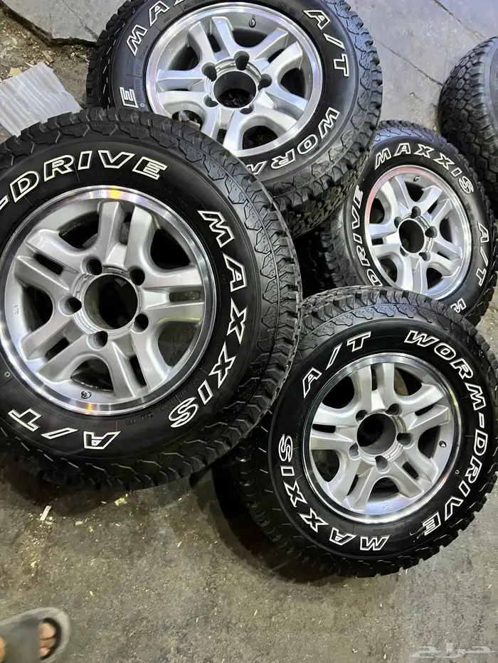 جنوط الحميد مع كفرات مكسس جيب ربع مقاس 255 70 16 25 1