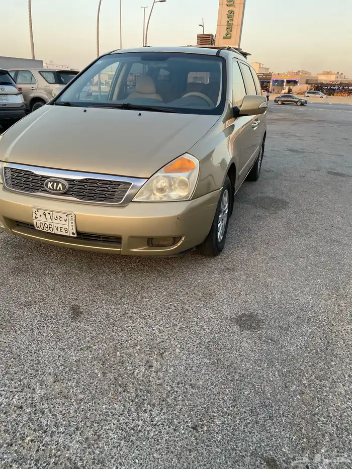 كيا كرنفال موديل 2011 3