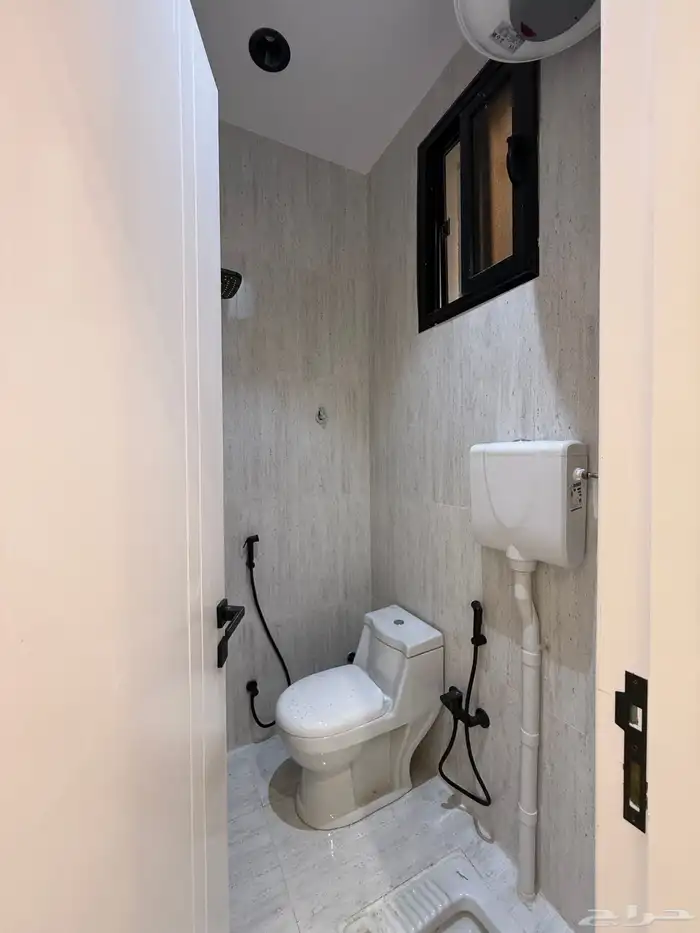 للبيع روف 9 غرف طريق أبها الخميس مقابل نادي ضمك بسعر 750الف 17