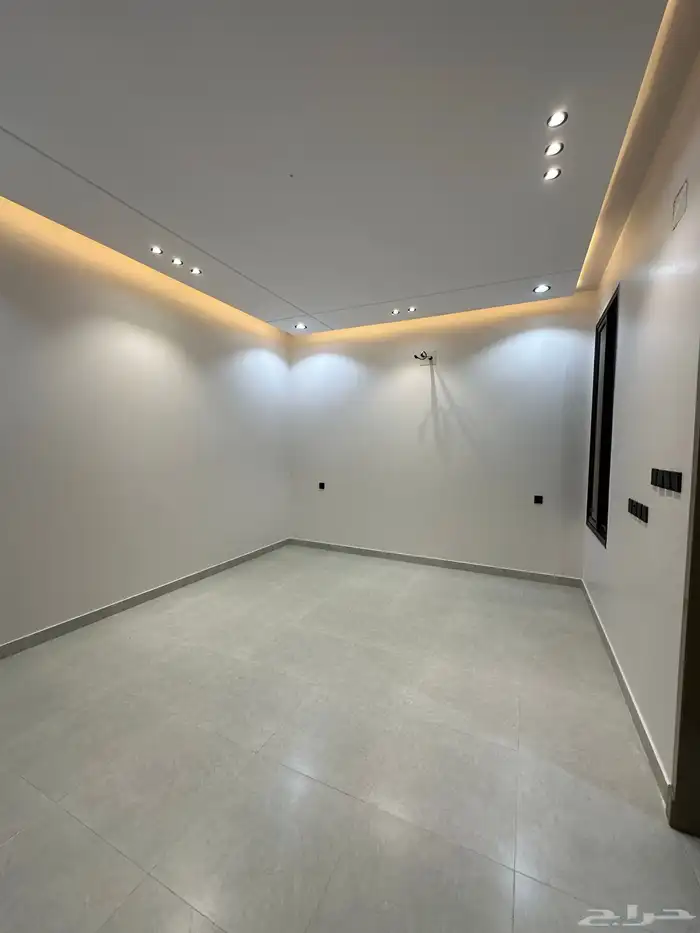 للبيع روفات وسيعة تبدا من 650 الف بالخميس 12