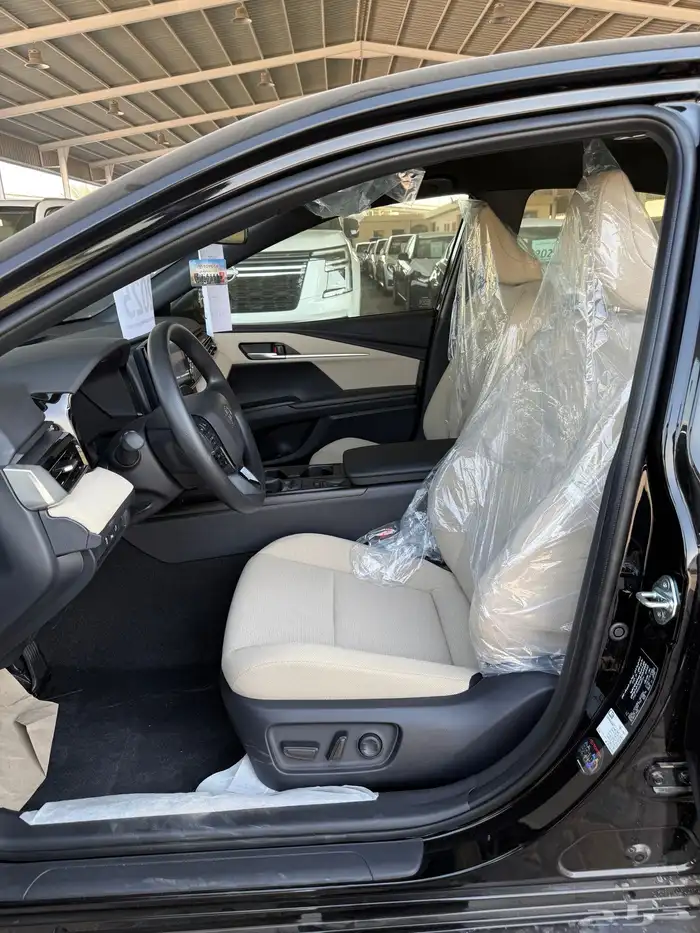 تويوتا كامري E موديل 2025 12