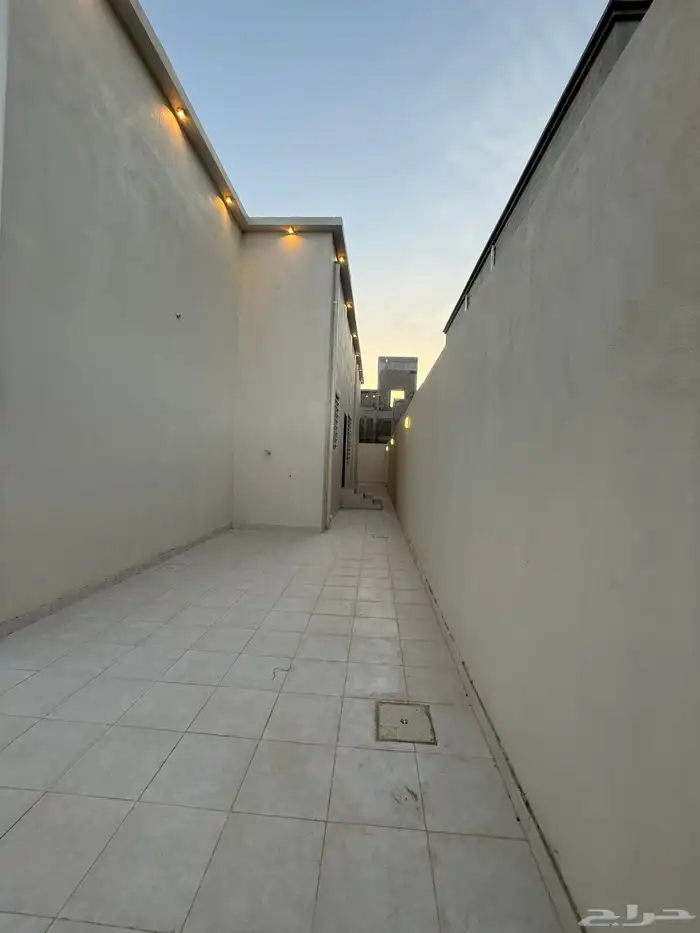 للبيع دور مستقل ارض كامله طريق الصناعيه خميس مشيط 850الف 3