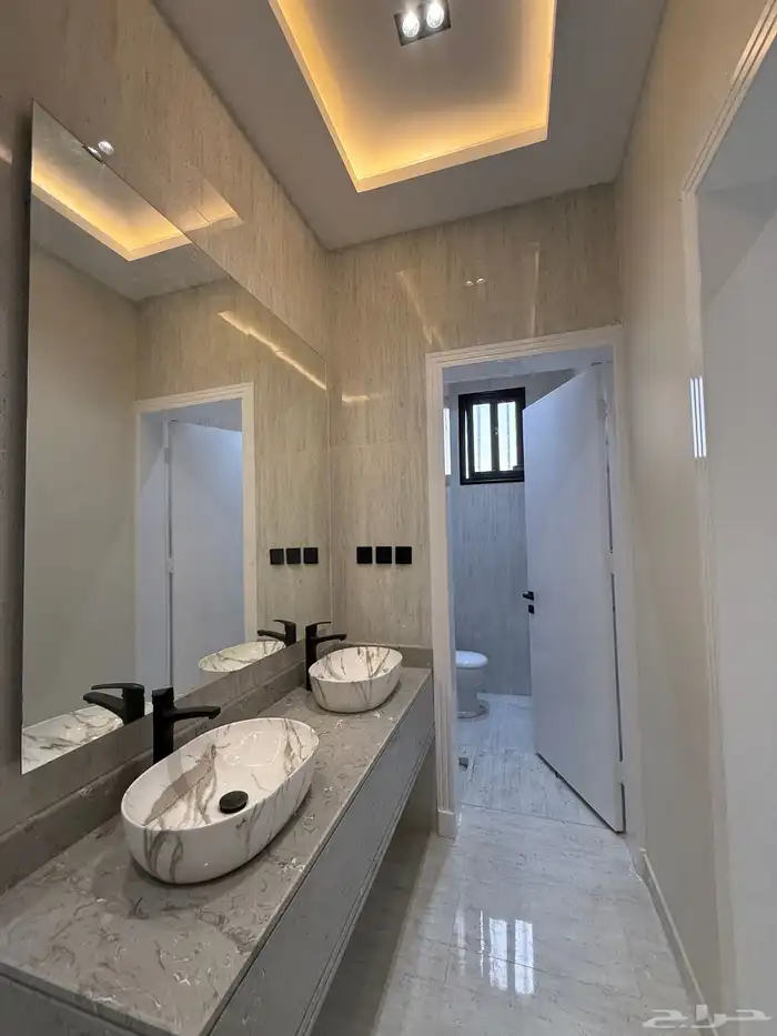 للبيع روف 9 غرف طريق أبها الخميس مقابل نادي ضمك بسعر 750الف 8