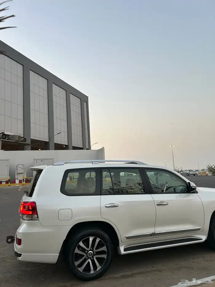 لاندكروزر مخزن 4