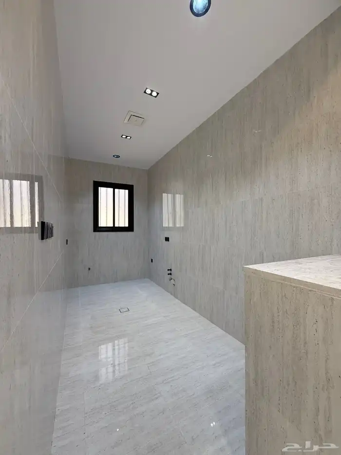 للبيع روف 9 غرف طريق أبها الخميس مقابل نادي ضمك بسعر 750الف 37