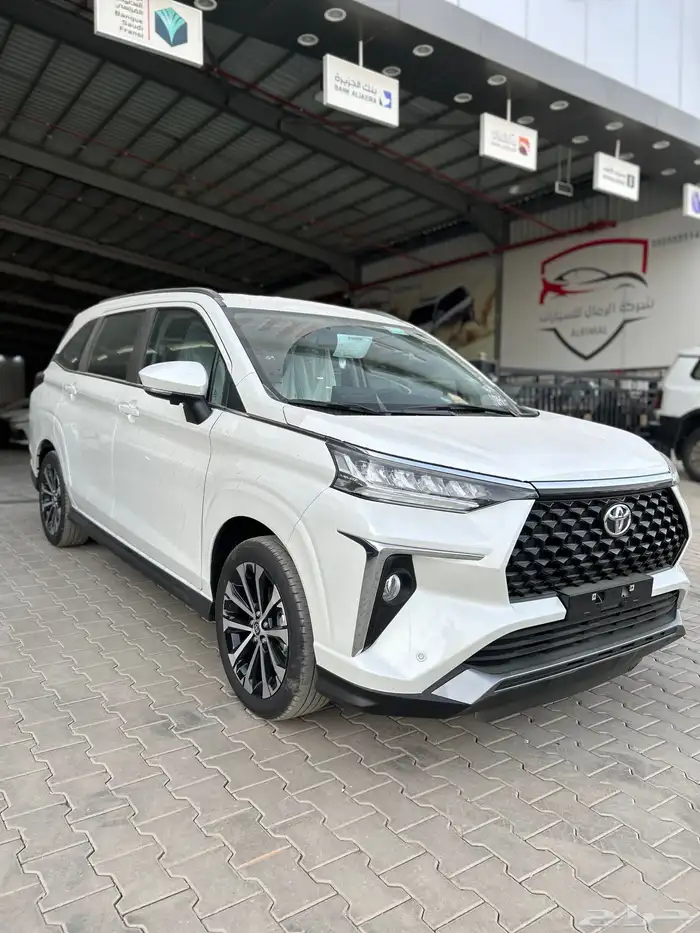 تويوتا  فيلوز GLXبنزين 2025 فل كامل ابيض 70100شامل الضريبة 1