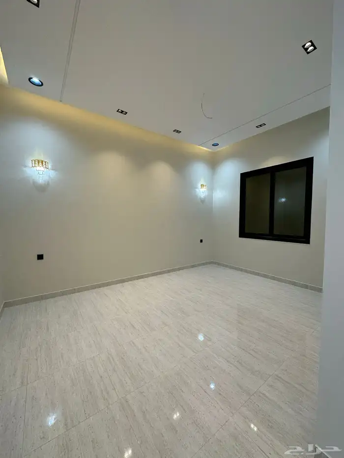 للبيع شقة دور ارضي بموقع مميز مكتمل الخدمات خلف الالماني 11