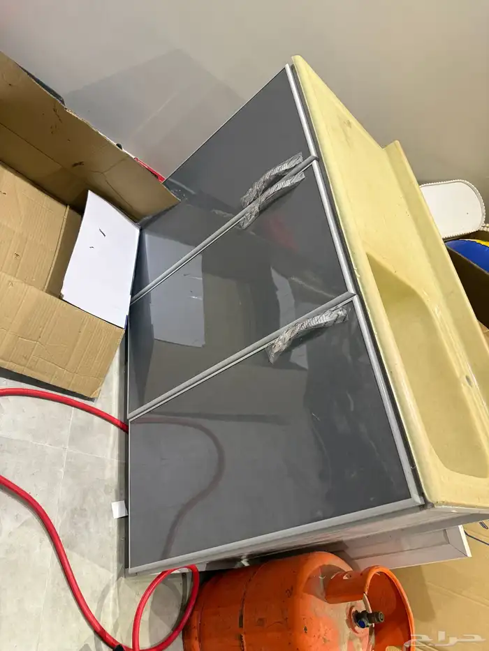 اغراض للبيع اصطوانة غاز و عين شعله و مطبخ صغير وجوال 0