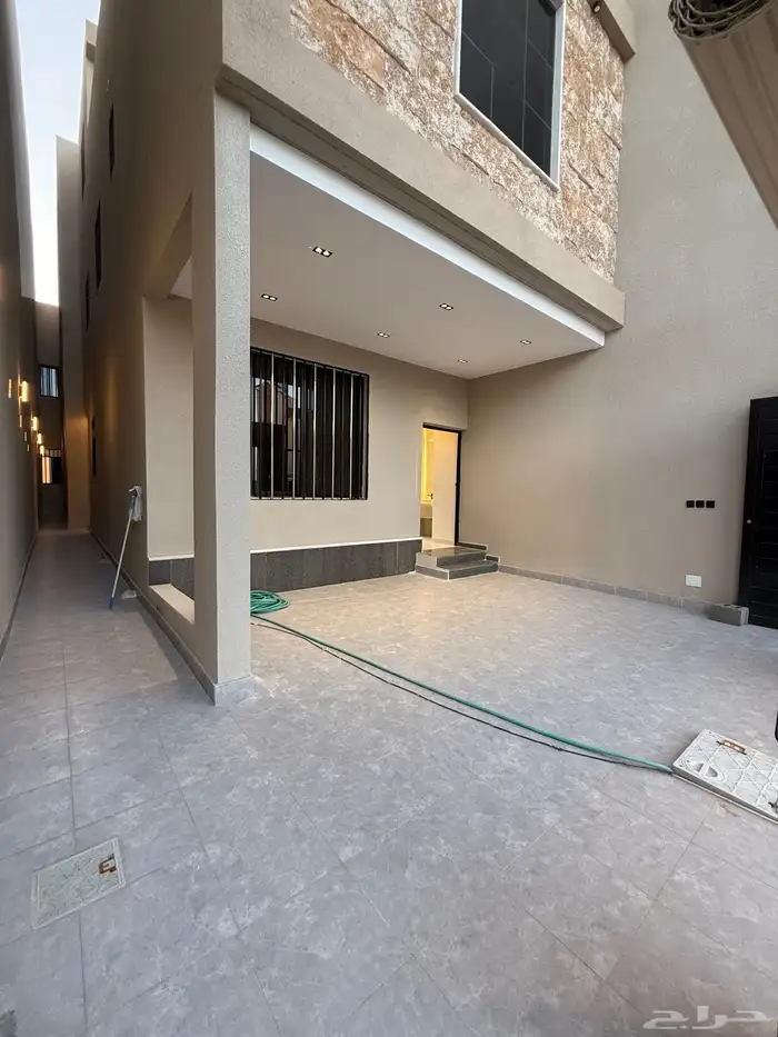 للبيع روف علوي بملحق وشقه ارضيه ببايكة سيارة مقابل نادي ضمك 4