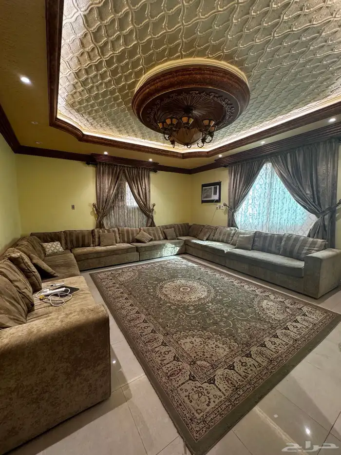 للبيع كنب مجلس مستعمل 1