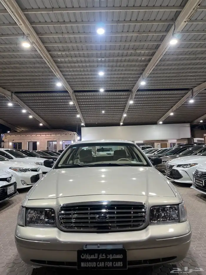 فورد فكتوريا 2011 1