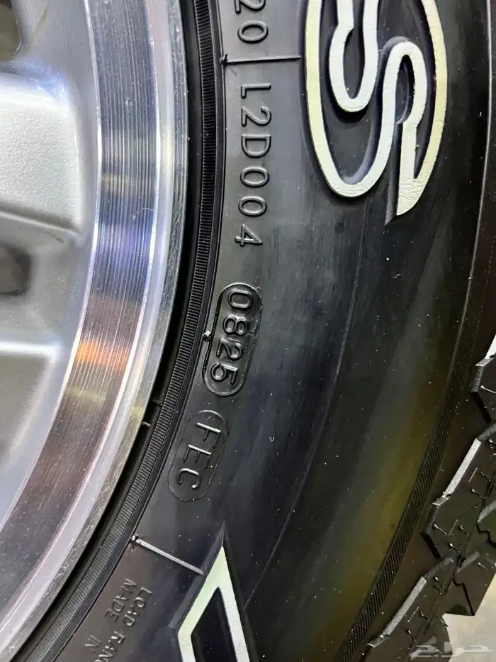 جنوط الحميد مع كفرات مكسس جيب ربع مقاس 255 70 16 25 4