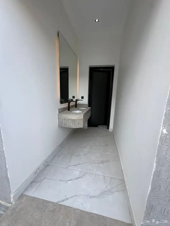 للبيع فيلا حي العزيزيه الخبر مساحه 480 م 5