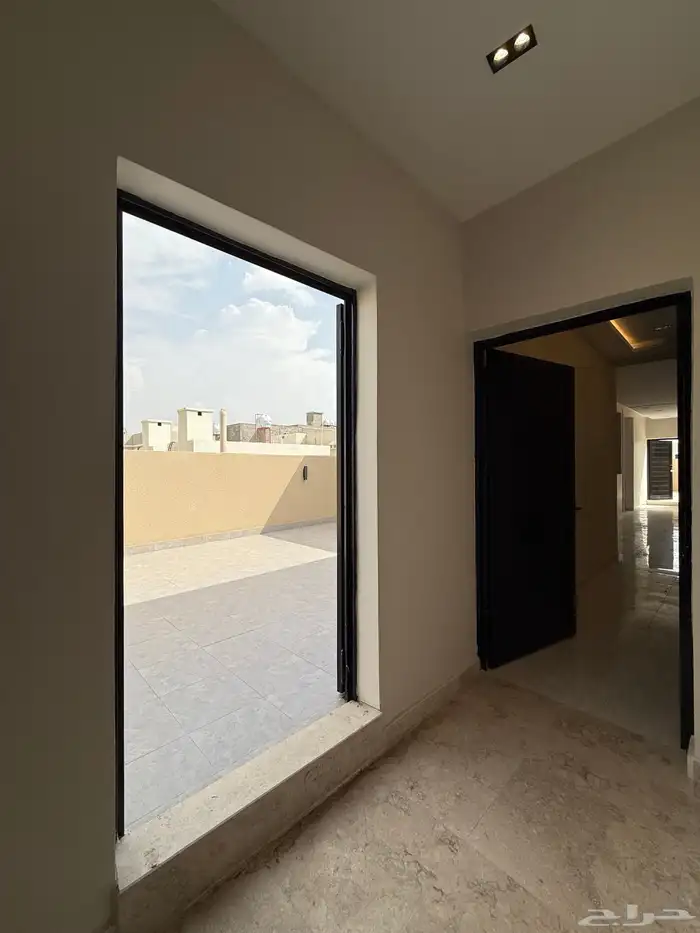 للبيع روف 9 غرف طريق أبها الخميس مقابل نادي ضمك بسعر 750الف 30
