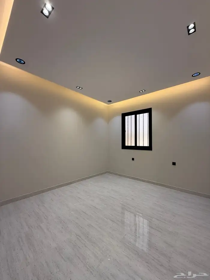 للبيع روف 9 غرف طريق أبها الخميس مقابل نادي ضمك بسعر 750الف 34