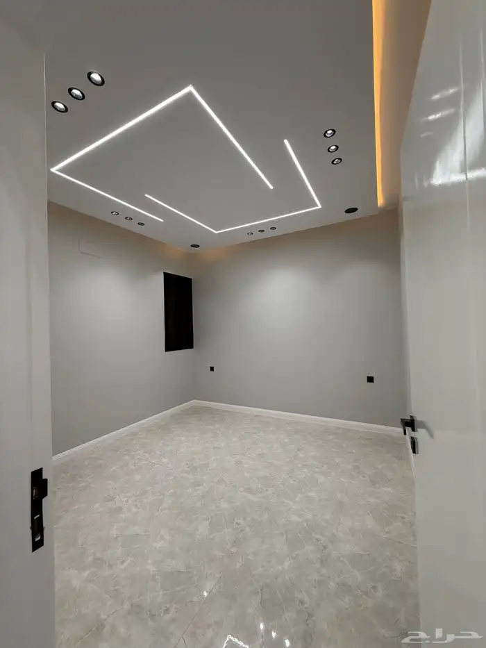 للبيع شقق سكنية فاخرة بموقع مميز ومكتمل الخدمات شرق الخميس 13