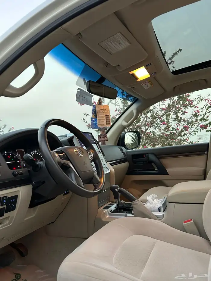 لاندكروزر مخزن 8