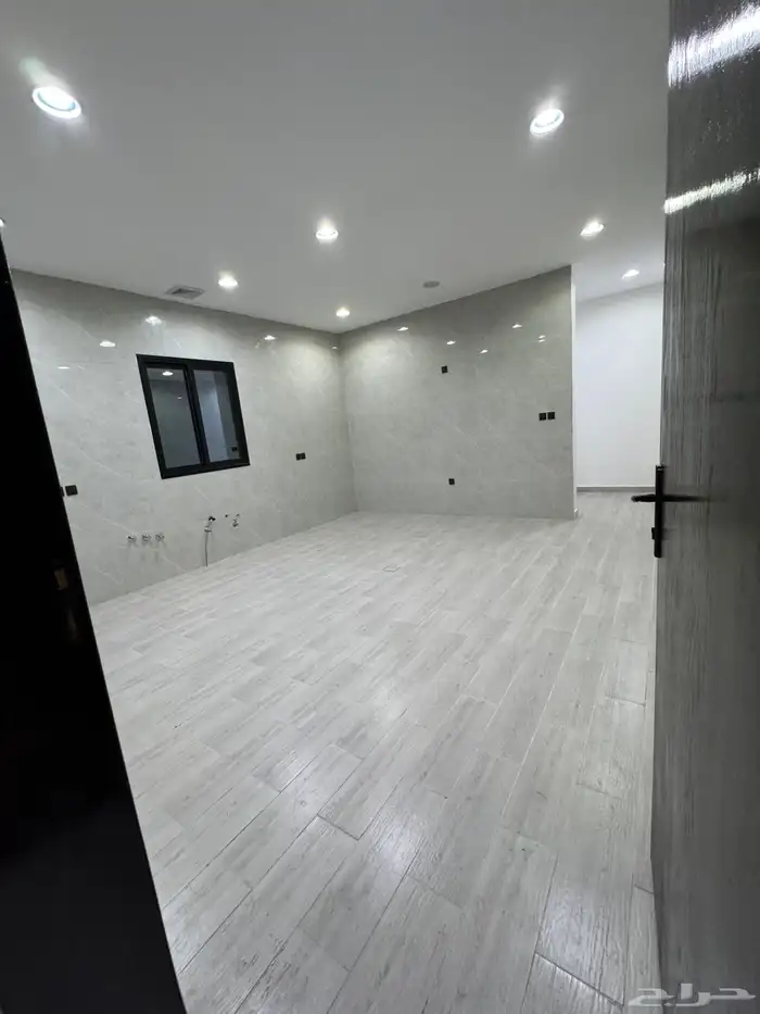 للبيع فيلا حي العزيزيه الخبر مساحه 480 م 17