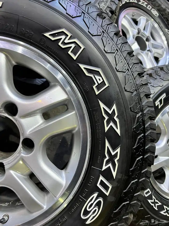 جنوط الحميد مع كفرات مكسس جيب ربع مقاس 255 70 16 25 6