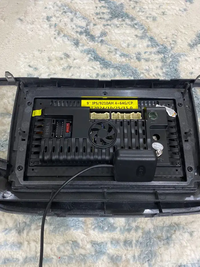 شاشه للبيع ومعها ديكور اكسنت 18-23 1