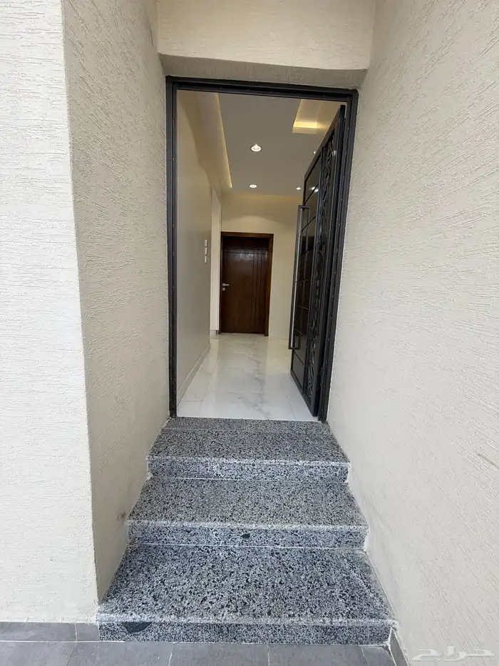 تملك دور ارضي بحوش وسيع حي الزهور المحاله ابها 580الف 6