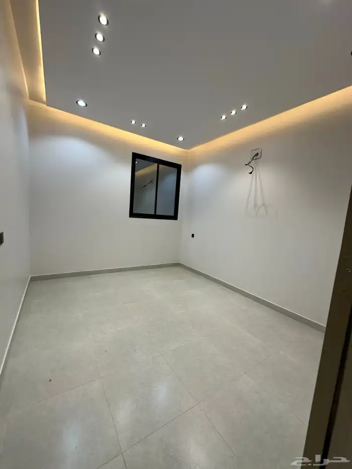 للبيع روفات وسيعة تبدا من 650 الف بالخميس 9