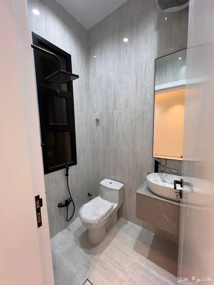 خلف مستشفى الألماني خميس مشيط ادوار ارضيه من 6 غرف 24