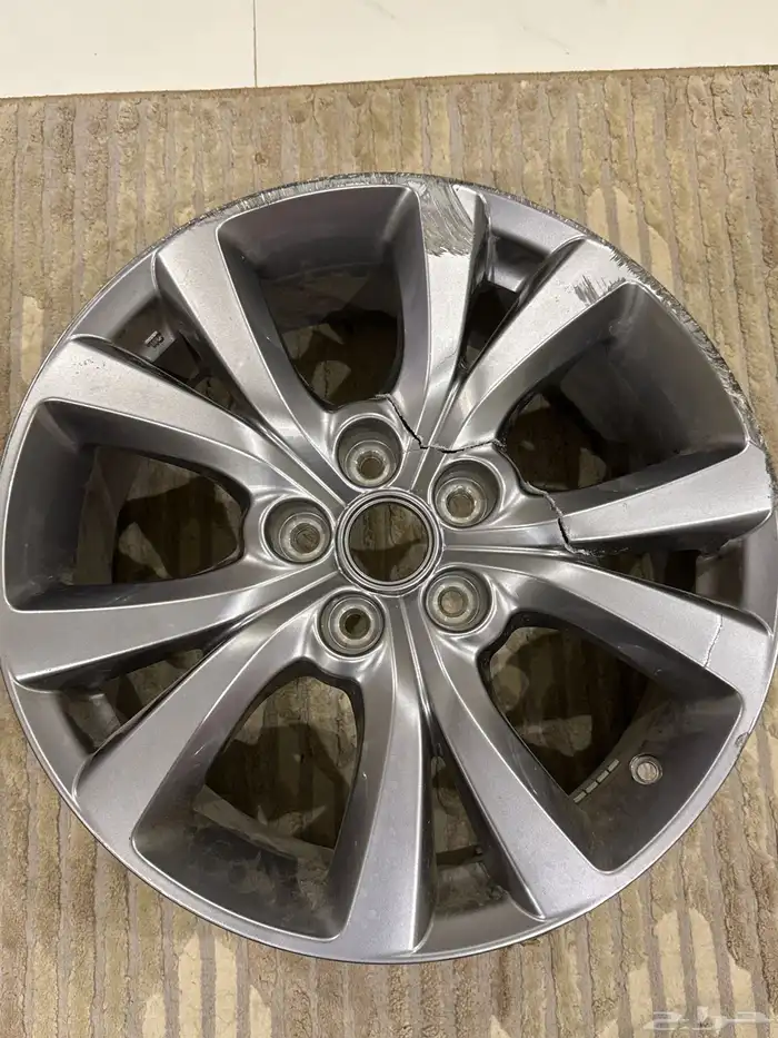 جنط مازدا cx30 مكسور من رصيف للبيع 1