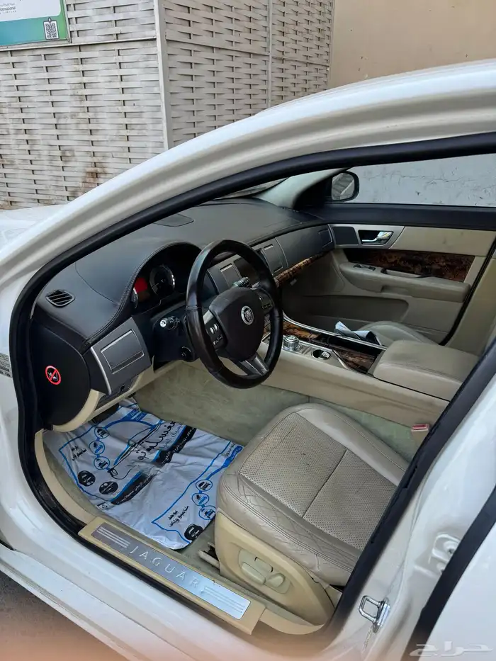 جاكوار XF 2010 3
