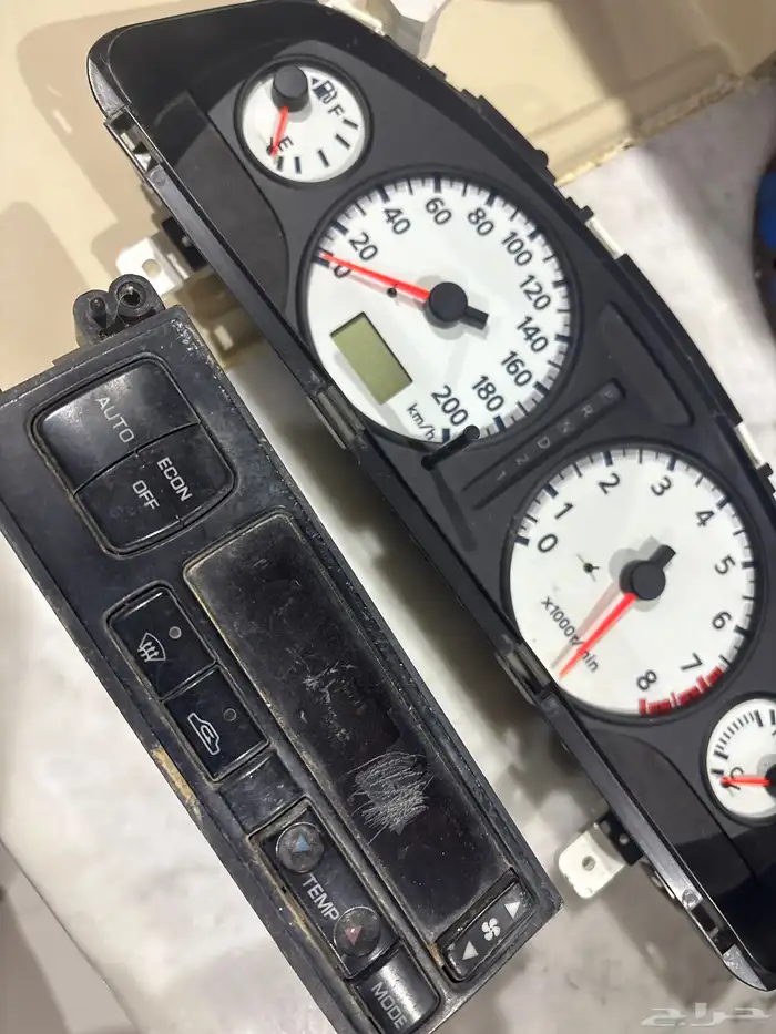 طبلون باثفندر تماتيك ابيض و ديكور المكيف 0