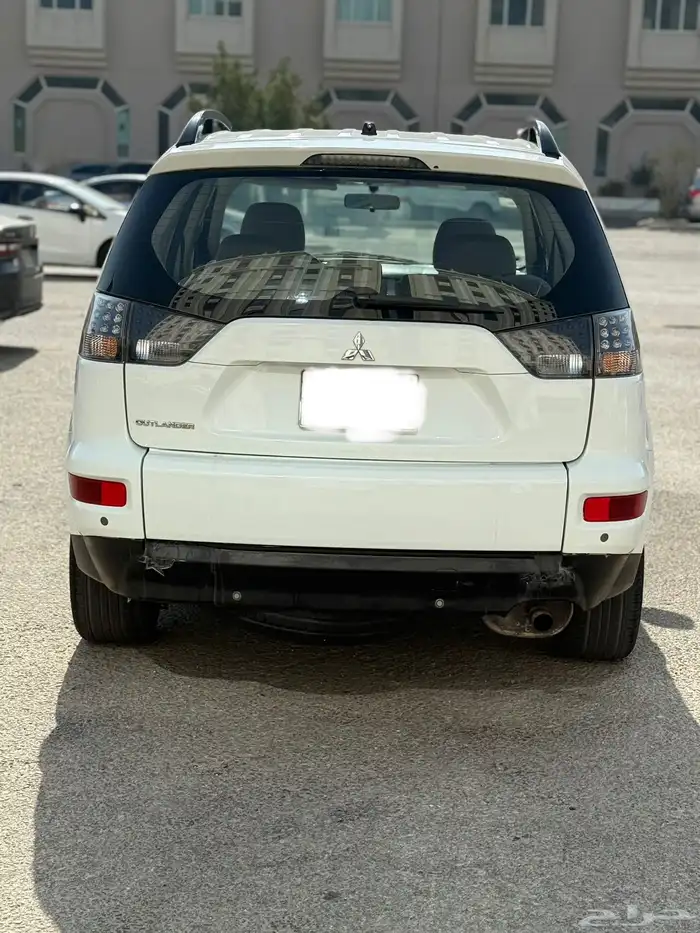 ميتسوبيشي اوتلاندر 2011 نضيف أربعه سلندر 9