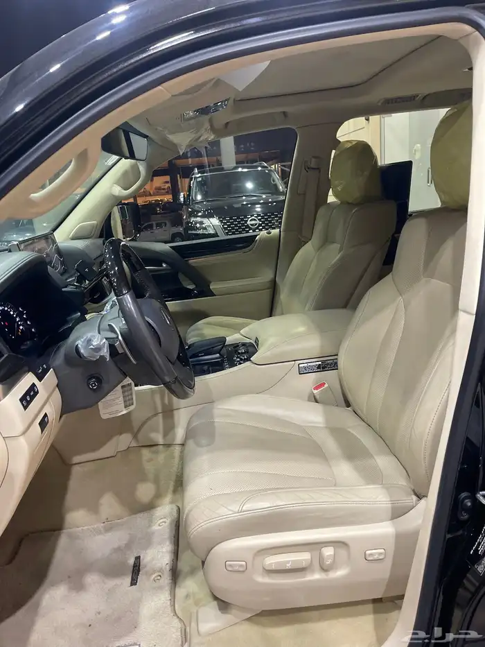 جيب لكزس ال اكس 570 موديل 2020 8