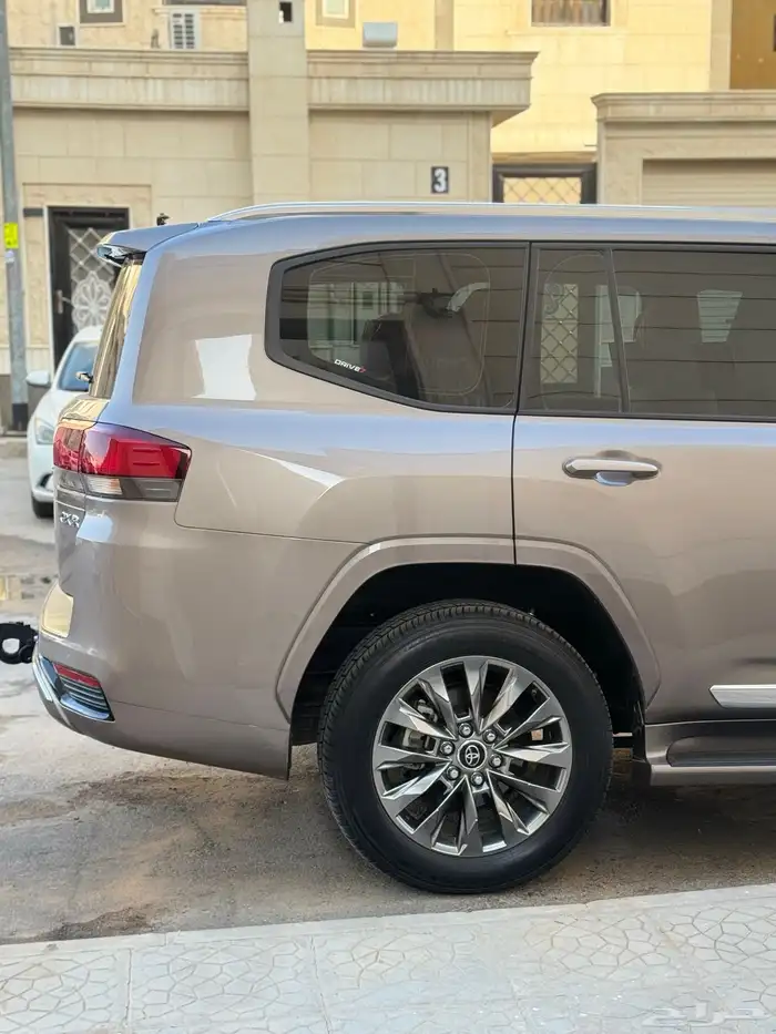 لاند كروزر رقم L4 2023 7